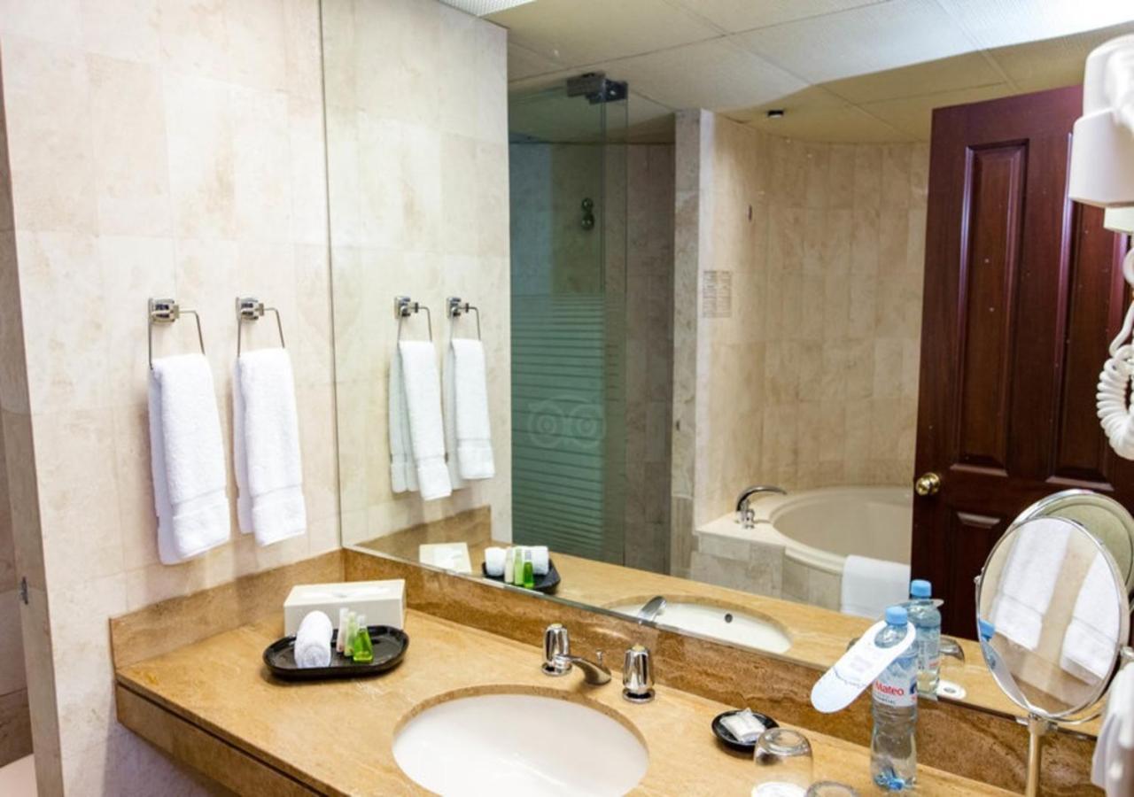 썬더버드 호텔 파르도 리마 외부 사진 Bathroom