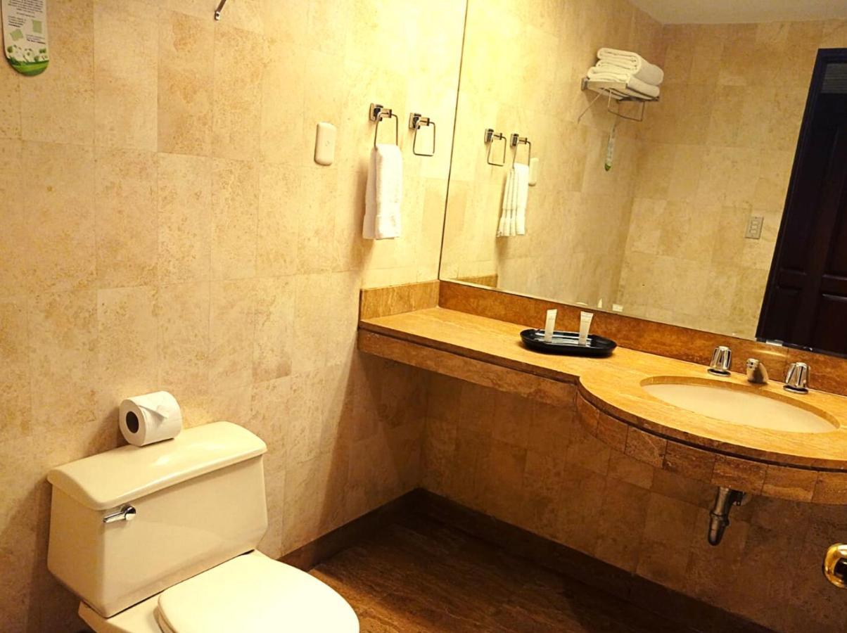 썬더버드 호텔 파르도 리마 외부 사진 Bathroom