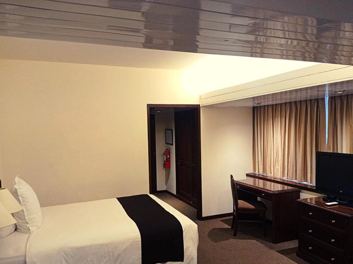 썬더버드 호텔 파르도 리마 외부 사진 A room at the hotel