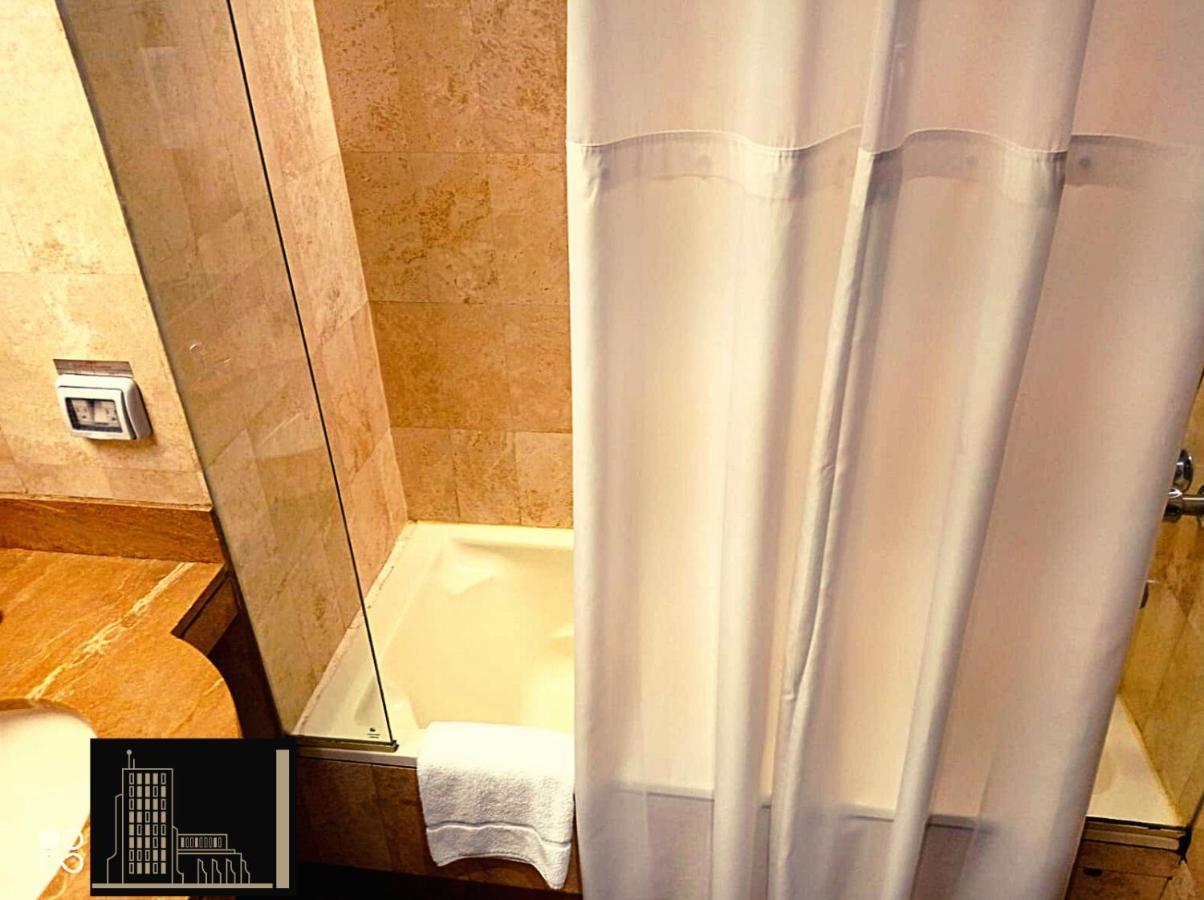 썬더버드 호텔 파르도 리마 외부 사진 Shower curtain