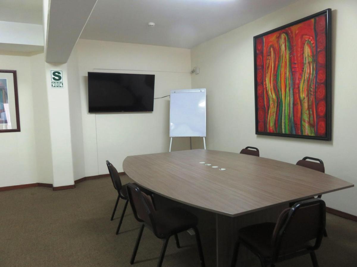 썬더버드 호텔 파르도 리마 외부 사진 A meeting room at the University of the Free State
