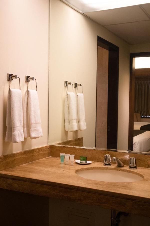 썬더버드 호텔 파르도 리마 외부 사진 Bathroom