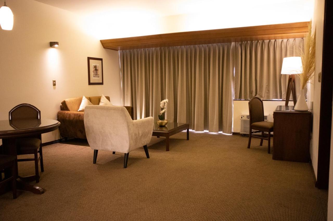 썬더버드 호텔 파르도 리마 외부 사진 A typical room at the hotel