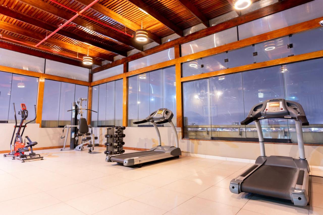 썬더버드 호텔 파르도 리마 외부 사진 The gym at the hotel