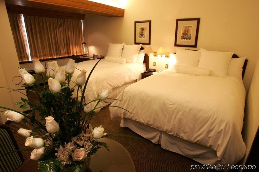 썬더버드 호텔 파르도 리마 객실 사진 A room at the hotel