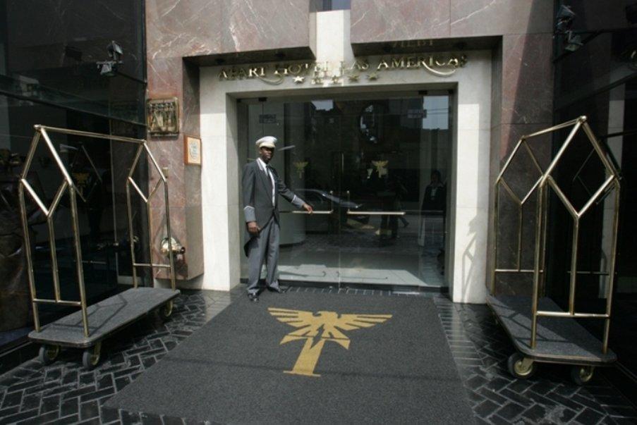 썬더버드 호텔 파르도 리마 외부 사진 Entrance to the hotel