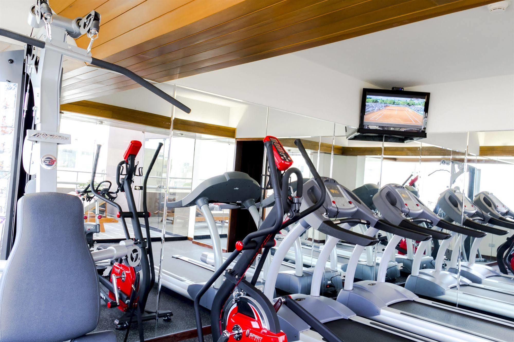 썬더버드 호텔 파르도 리마 외부 사진 The gym at the hotel
