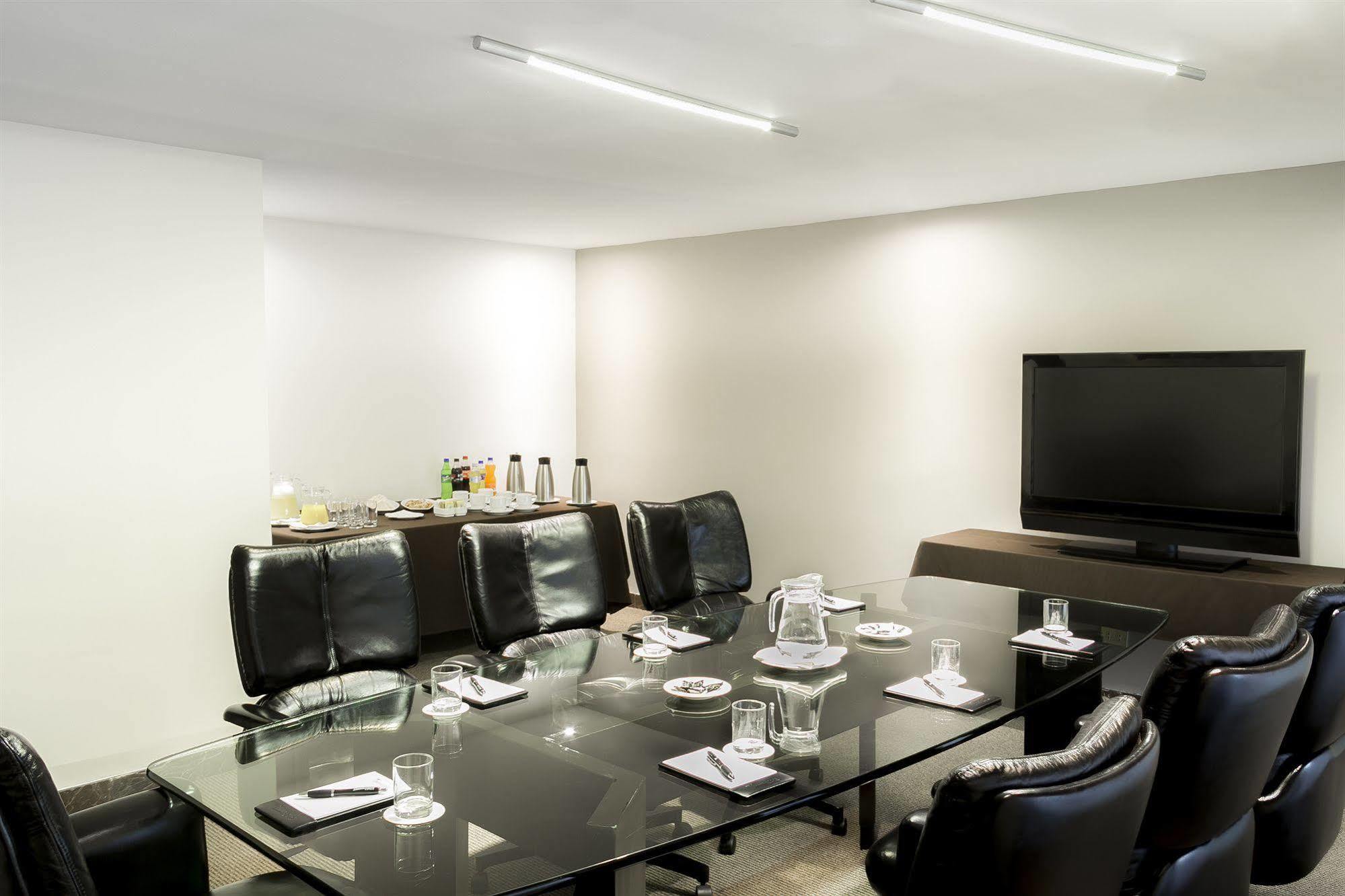 썬더버드 호텔 파르도 리마 외부 사진 Meeting room at the hotel