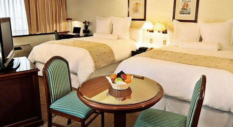 썬더버드 호텔 파르도 리마 외부 사진 A room at the hotel